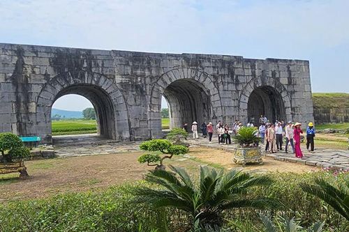 Thanh Hóa: Nâng cao chất lượng phục vụ du khách khám phá di sản