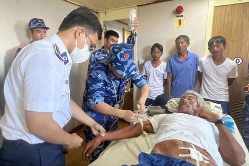 Bình yên biển, đảo quê hương: Sẵn sàng ứng cứu ngư dân trên biển