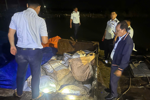 Tạm giữ 60 tấn đường nghi vi phạm nguồn gốc và nhãn mác