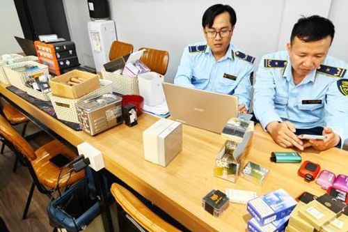 Kiểm tra đột xuất phát hiện thuốc lá điện tử lậu