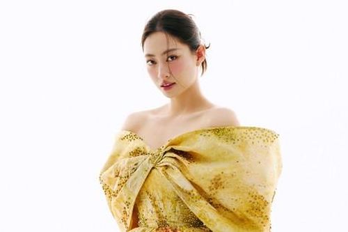 Hoa hậu Lương Thùy Linh mặc váy bánh xèo khổng lồ độc lạ, hóa 'nàng thơ' của nhà thiết kế Nguyễn Minh Công