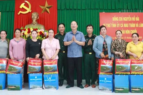 Bí thư Tỉnh ủy Cà Mau Nguyễn Hồ Hải thăm và làm việc tại đảo Hòn Chuối