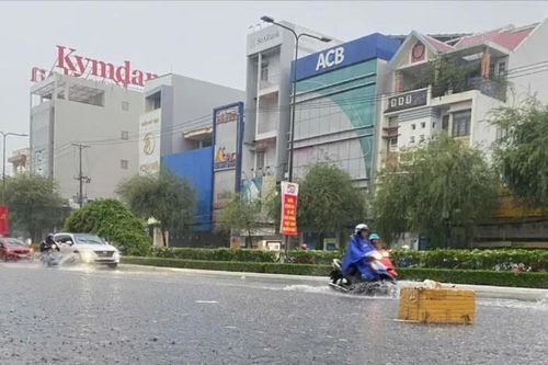 TP Cần Thơ: Mưa lớn, nhiều tuyến đường ngập nặng