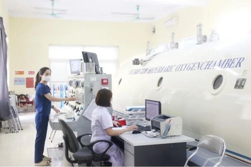 Cứu sống người đàn ông bị ngộ độc sơn nguy kịch