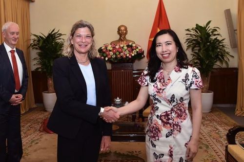 Thứ trưởng Ngoại giao Lê Thị Thu Hằng tiếp Tổng thư ký Quỹ FES Đức nhân dịp kỷ niệm 35 năm FES có mặt tại Việt Nam