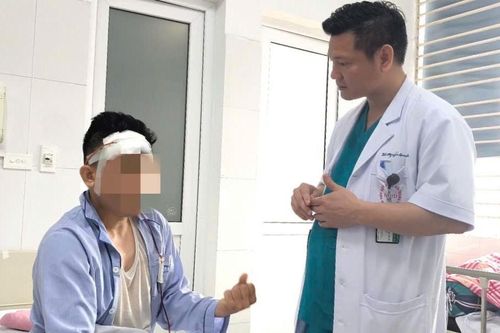 Đau đầu sau 1 tháng ngã xe, nam thanh niên phát hiện bị tụ máu, có nguy cơ liệt nửa người