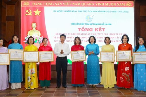 Biểu dương điển hình tiêu biểu Phụ nữ Thủ đô thi đua làm theo lời Bác