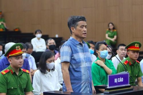 Cựu tổng cục trưởng khai 'giật mình' với túi quà sinh nhật có 500 triệu đồng