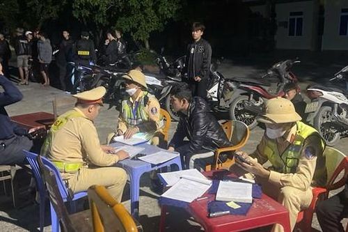 Quảng Bình: Tạm giữ hàng trăm xe máy sau đợt truy quét 'quái xế'