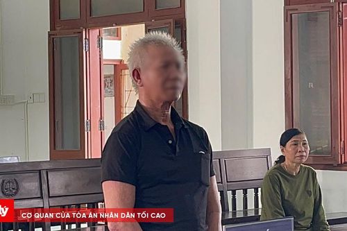 Đổ thuốc trừ cỏ vào hộp bánh đầu độc vợ cũ