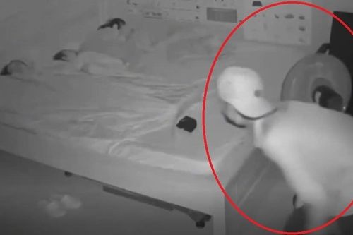 Cảnh tượng thót tim khi người phụ nữ xem lại camera phòng ngủ