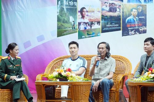 Giao lưu với các nghệ sĩ, đoàn làm phim tại Tuần phim Kỷ niệm 135 năm ngày sinh Chủ tịch Hồ Chí Minh