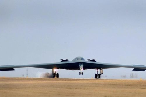 Quân đội Mỹ thay máy bay ném bom B-2 bằng B-52 ở Ấn Độ Dương