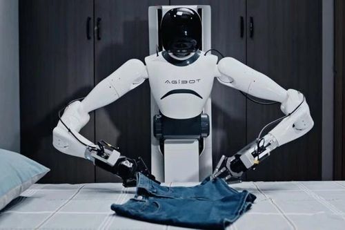 Trung Quốc cách mạng hóa ngành sản xuất với robot hình người
