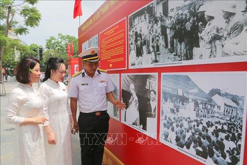 Trưng bày 300 bức ảnh tại triển lãm 70 năm xây dựng và phát triển Hải Phòng