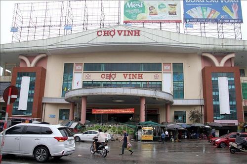 Hàng trăm tiểu thương chợ Vinh gặp khó do giá thuê ki-ốt cao