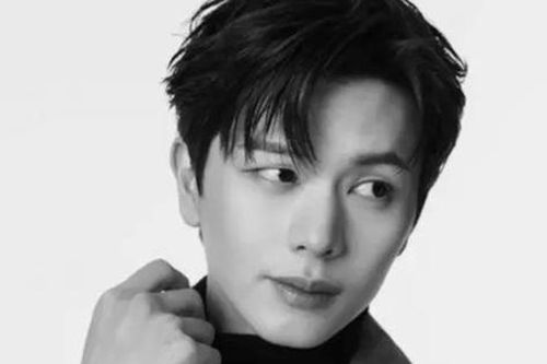 Thiếu gia sinh ra đã 'ngậm thìa kim cương' vào showbiz vì lý do lạ đời