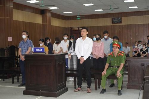 Giám đốc văn phòng đăng ký đất đai và 43 thuộc cấp ở Thanh Hóa lĩnh án