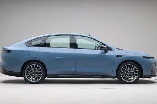 Xe sedan hạng C thiết kế bắt mắt, công suất 215 mã lực, giá hấp dẫn