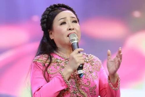 NSND Thu Hiền hát cùng Quy Nhơn kỷ niệm 70 năm hoàn thành việc chuyển quân tập kết ra Bắc