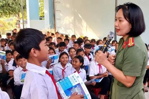 Sơn Hòa (Phú Yên): Truyền thông phòng chống xâm hại và tai nạn thương tích cho 700 học sinh