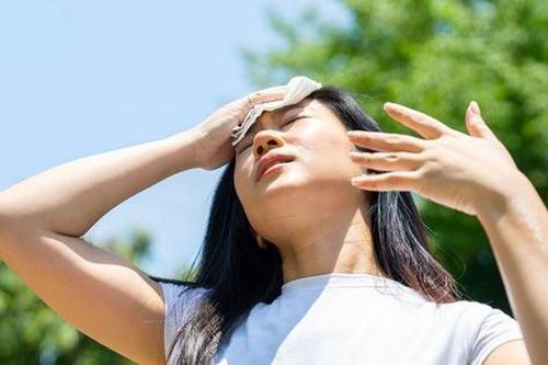 Phân biệt say nắng và kiệt sức do nắng nóng để can thiệp sớm, tránh nguy hiểm tính mạng