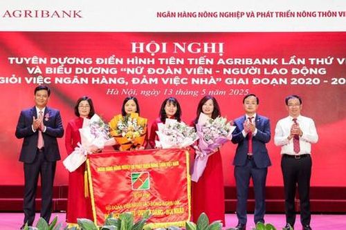 Agribank biểu dương đóng góp của nữ đoàn viên, người lao động 'Giỏi việc ngân hàng, đảm việc nhà'