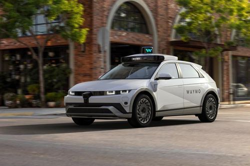 Bên trong nhà máy sản xuất robotaxi đầu tiên của Mỹ