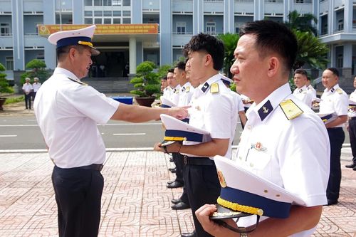 Bộ Tham mưu Hải quân kiểm tra huấn luyện chiến sĩ mới tại Vùng 2 Hải quân