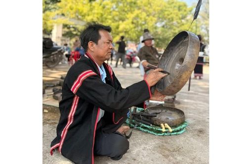 Ksor Kốk: Nghệ nhân chỉnh chiêng tài ba ở Krông Pa