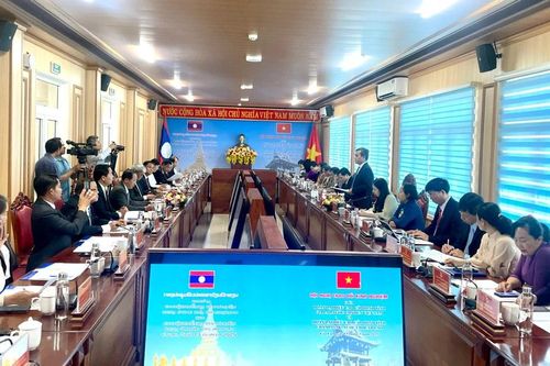 Đoàn đại biểu cao cấp Hội đồng nhân dân 2 tỉnh Gia Lai-Champasak trao đổi kinh nghiệm hoạt động