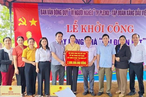 Tập đoàn Xăng dầu Việt Nam tài trợ xây dựng 40 nhà 'Đại đoàn kết'