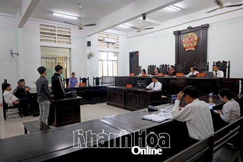 Đi đánh người giùm bạn, 2 anh em vào tù