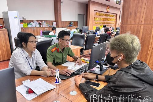 Trung tâm Phục vụ hành chính công tỉnh Khánh Hòa tiếp nhận, trả kết quả cấp phiếu lý lịch tư pháp cả sáng thứ Bảy