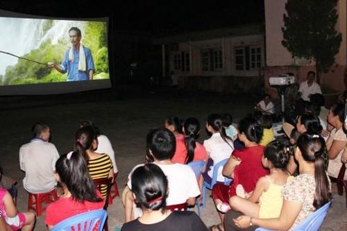 Tổ chức chiếu phim và tuyên truyền kỷ niệm các ngày lễ lớn tại Đức Trọng