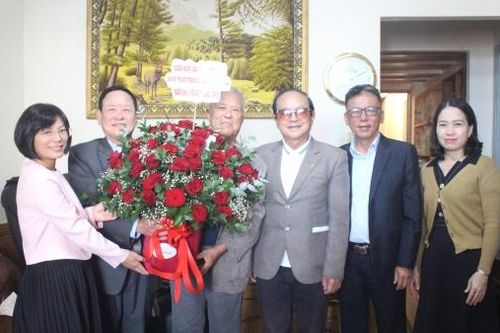 Thăm hỏi, chúc mừng các chuyên gia, nhà khoa học nhân Ngày Khoa học Công nghệ Việt Nam