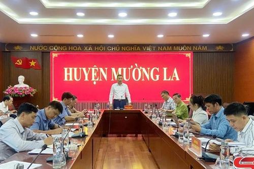 Đồng chí Phó chủ tịch UBND tỉnh làm việc tại huyện Mường La