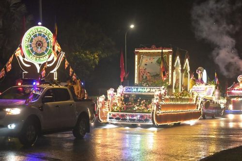Đắk Nông: Ban Trị sự Phật giáo tỉnh diễu hành xe hoa kính mừng Phật đản