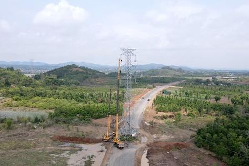 Tháo dỡ trụ điện cao thế, bàn giao mặt bằng tuyến tránh 1.800 tỷ đồng
