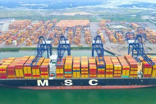 Cảng SSIT đón siêu tàu container vào làm hàng đi bờ Tây nước Mỹ