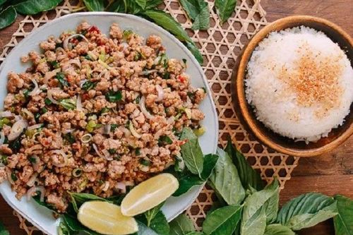Lạp Lào – Hương vị dân dã đậm đà ẩn sau vẻ mộc mạc