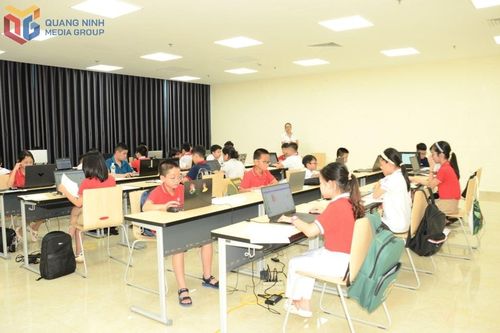 Quảng Ninh đạt chuẩn phổ cập giáo dục tiểu học và trung học cơ sở mức độ 3