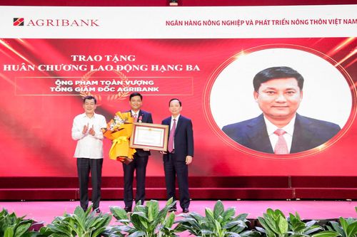 Hưởng ứng phong trào thi đua tạo động lực phấn đấu và phát triển