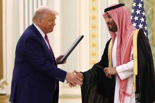 Mỹ ký thỏa thuận vũ khí 'lớn nhất lịch sử' với Arab Saudi