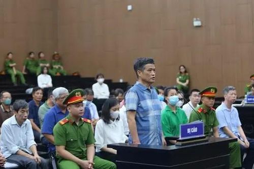Cựu Tổng cục trưởng nhận quà sinh nhật 500 triệu đồng