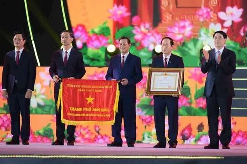 Hải Phòng vinh dự đón nhận danh hiệu 'Thành phố Anh hùng'