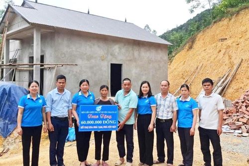 Các cấp hội phụ nữ chung tay xóa nhà tạm, nhà dột nát