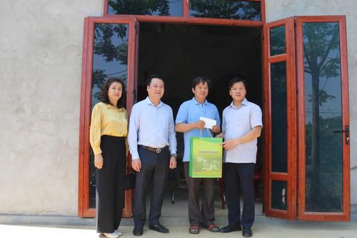 Phó Chủ tịch UBND tỉnh Trịnh Trường Huy kiểm tra công tác hỗ trợ xóa nhà tạm, nhà dột nát tại huyện Hòa An