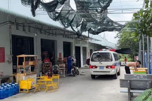 Xóm trọ kinh hoàng chứng kiến gã chồng rút dao đâm vợ tử vong vì 'rượu vào lời ra'