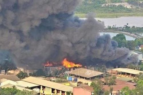 Cháy lớn tại khu kho xưởng ở Hà Nội, thiêu rụi nhiều tài sản
